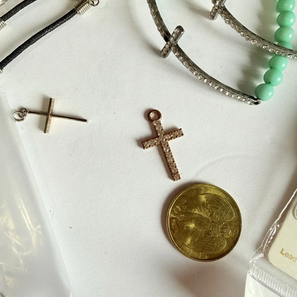 12pc Inspirational Jewelry Lot Crosses, Praying Hands Footprints Bracelet - Picture 8 of 9